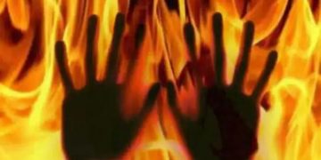 ઓખામાં નવપરિણીત યુવાને કેરોસીન છાંટીને દીવાસળી ચાંપ્યા બાદ પત્ની સાથે બાથ ભીડી