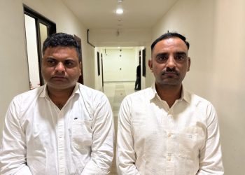 ACBનો પૂર્વ અધિકારી ખુદ લાંચમાં ઝડપાઈ જતાં, ગાંધીનગરમાં સનસનાટી…