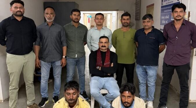 રાજકોટના ખેડૂત સાથે દ્વારકામાં 8 લાખના દાગીનાની છેતરપિંડીનો મામલો, 2 શખ્સોને દબોચી લેવાયા