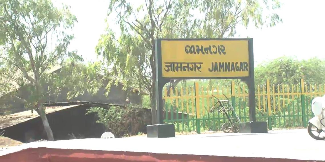 જામનગરના રેલ્વે સ્ટેશનને બોમ્બથી ઉડાવી દેવાની ધમકી: યુવક ઝડપાયો…