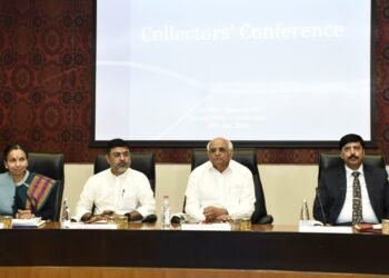 કલેકટર કોન્ફરન્સમાં મુખ્યમંત્રીની સલાહ: પરિપત્રો-નિયમોનું જિલ્લાઓમાં અલગ અલગ અર્થઘટન ન થવું જોઈએ