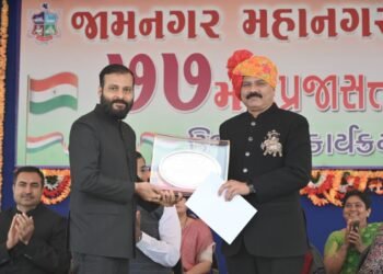 JMCના ચીફ એકાઉન્ટન્ટ જીગ્નેશ નિર્મલનું મેયર એવોર્ડથી સન્માન..