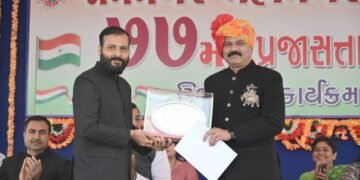 JMCના ચીફ એકાઉન્ટન્ટ જીગ્નેશ નિર્મલનું મેયર એવોર્ડથી સન્માન..