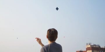 પતંગ : એક બાળકનો ભોગ લેવાયો અને એક યુવાન ઈજાગ્રસ્ત થયો..