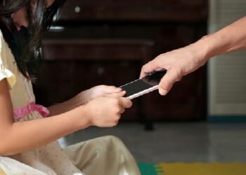 મોબાઈલની કુટેવ છોકરા-છોકરીઓને ગુનાખોરી તરફ લઈ જઈ રહી છે..!